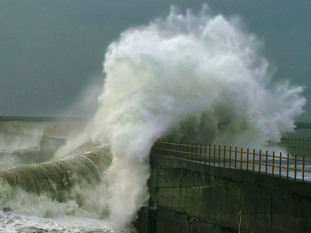 Typhoon-Winnie-in-Taiwan.jpg